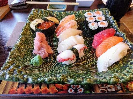 Preciosa vajilla para sushi, similar a las que podrás encontrar en nuestra tienda en Madrid